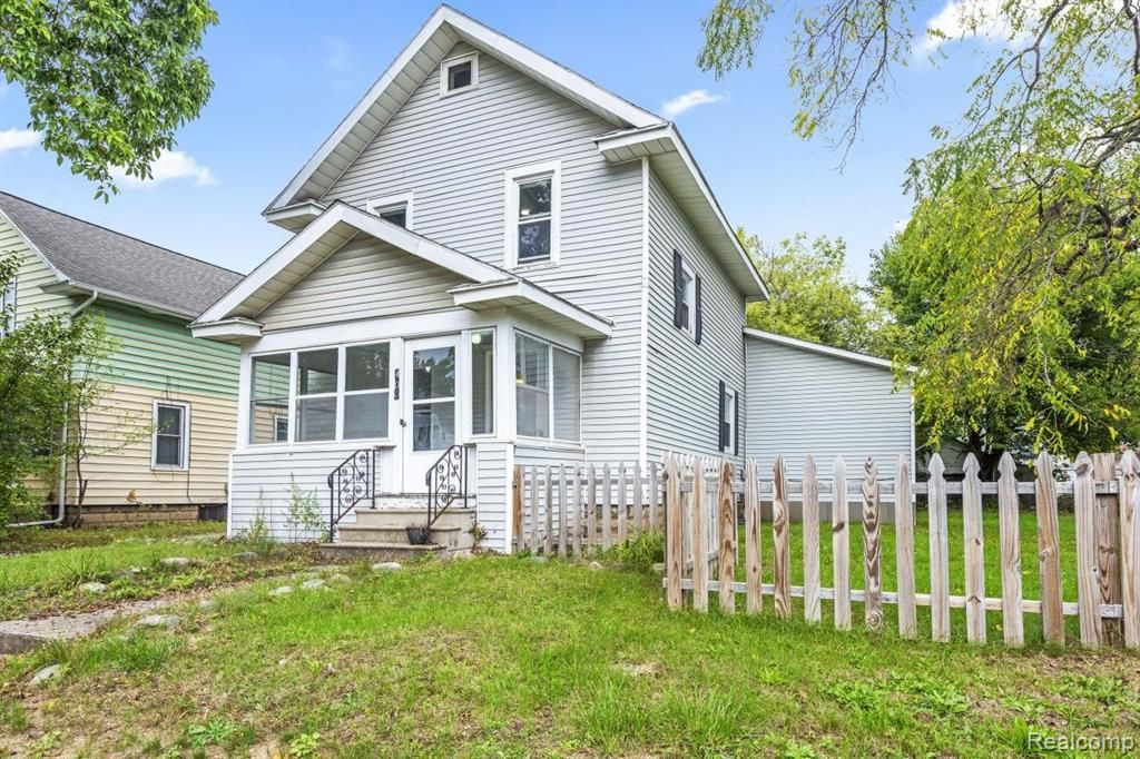 400 E McDevitt Ave, Jackson, MI 49203