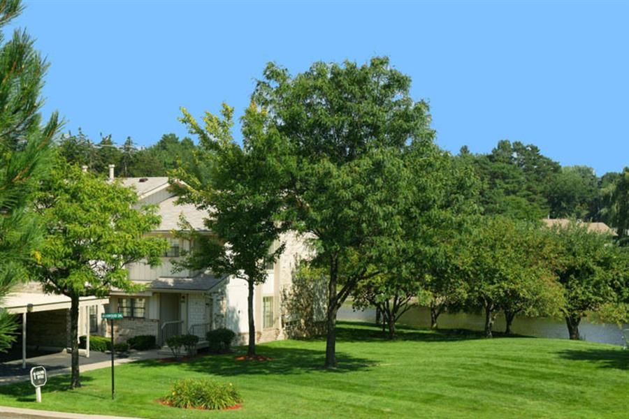 35055 Muirwood Dr #53107, Farmington, MI 48335