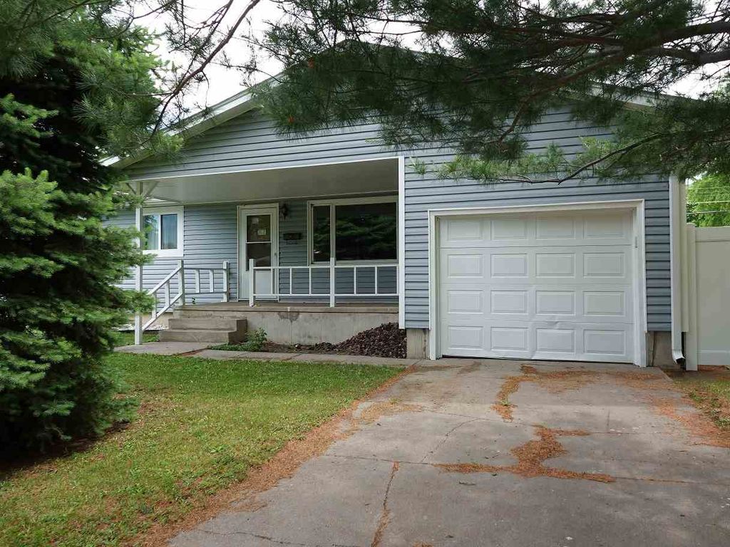 3611 Avenue L, Kearney, NE 68847