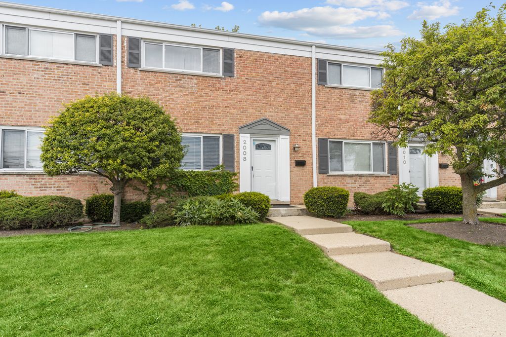 2008 Maple Ave, Northbrook, IL 60062