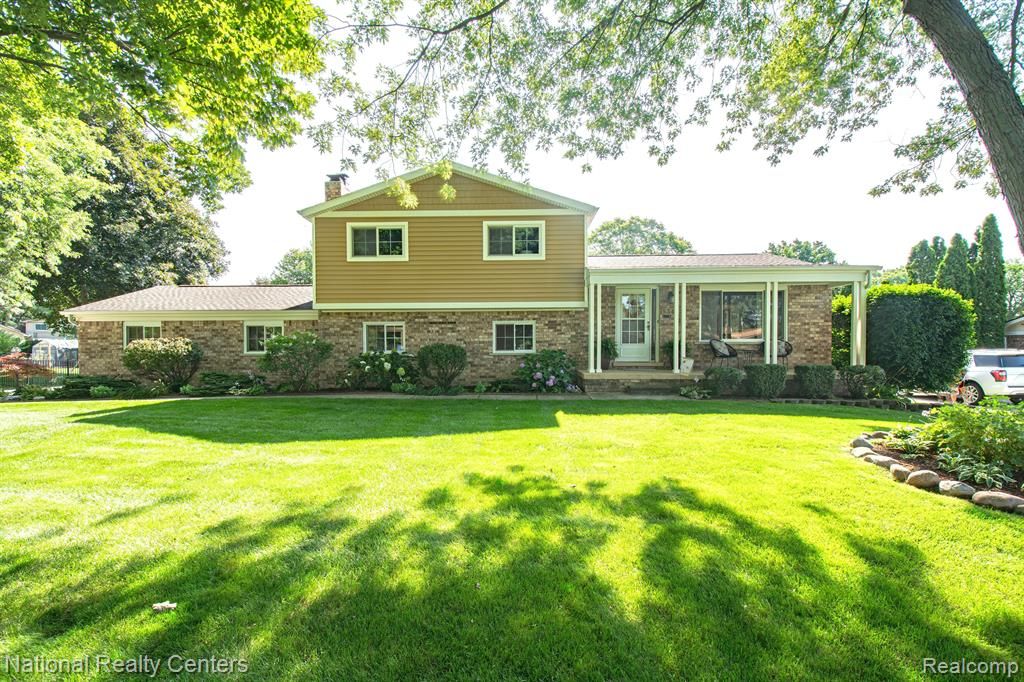 53422 Eastbourne Dr, Shelby Township, MI 48316