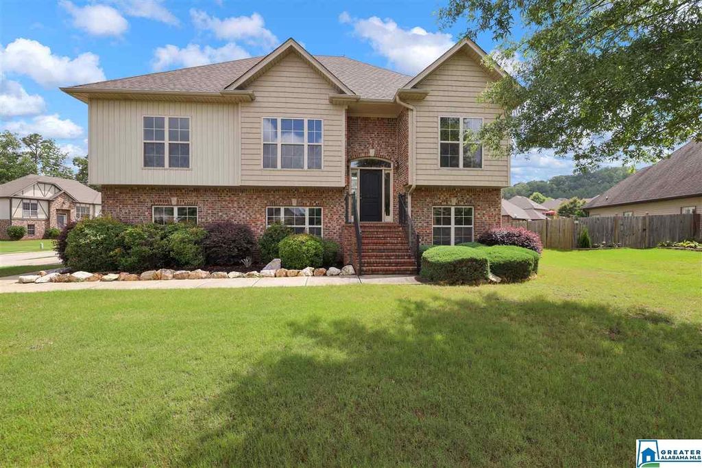252 Parliament Pkwy, Maylene, AL 5 Bed, 4 Bath SingleFamily Home
