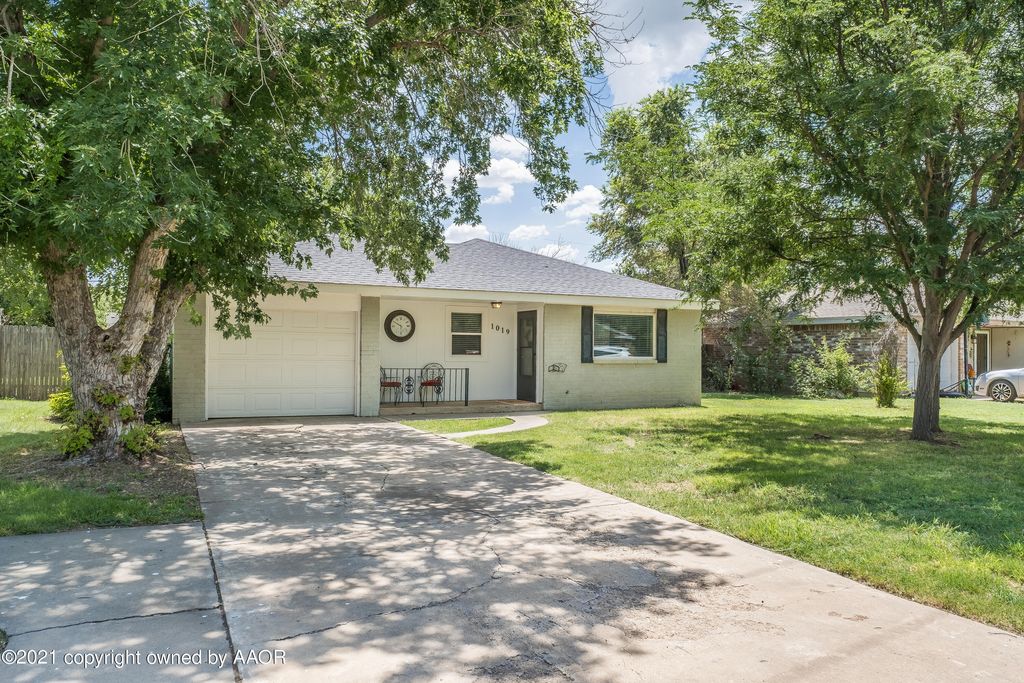 1019 Shelley Dr, Canyon, TX 79015