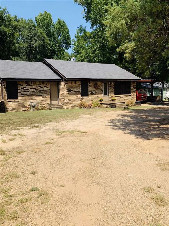 1004 W Sabine St, Carthage, TX 75633