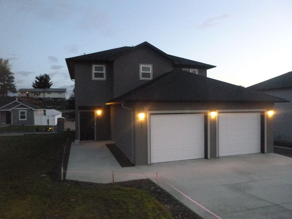 123 Lyle Loop, Selah, WA 98942