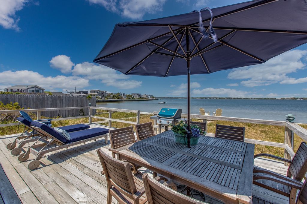414 Dune Rd, Westhampton Beach, NY 11978