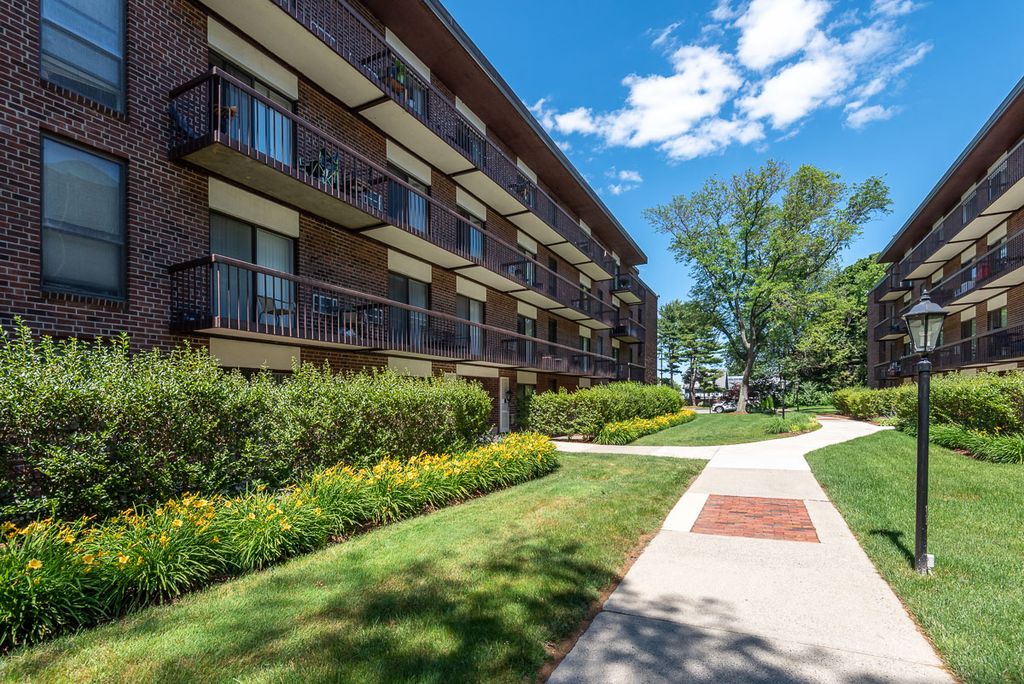 1 Canton Rd, Quincy, MA 02171
