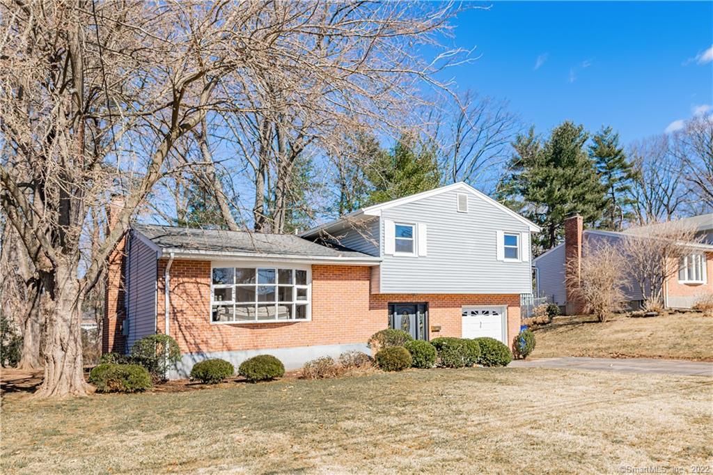 36 W Normandy Dr, West Hartford, CT 06107