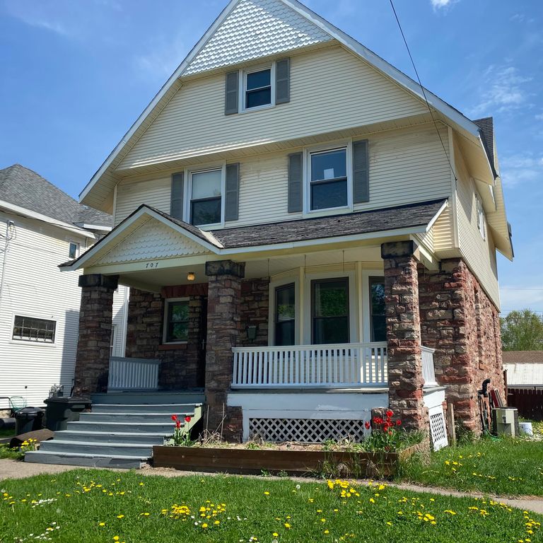 707 Cedar St, Sault Sainte Marie, MI 49783