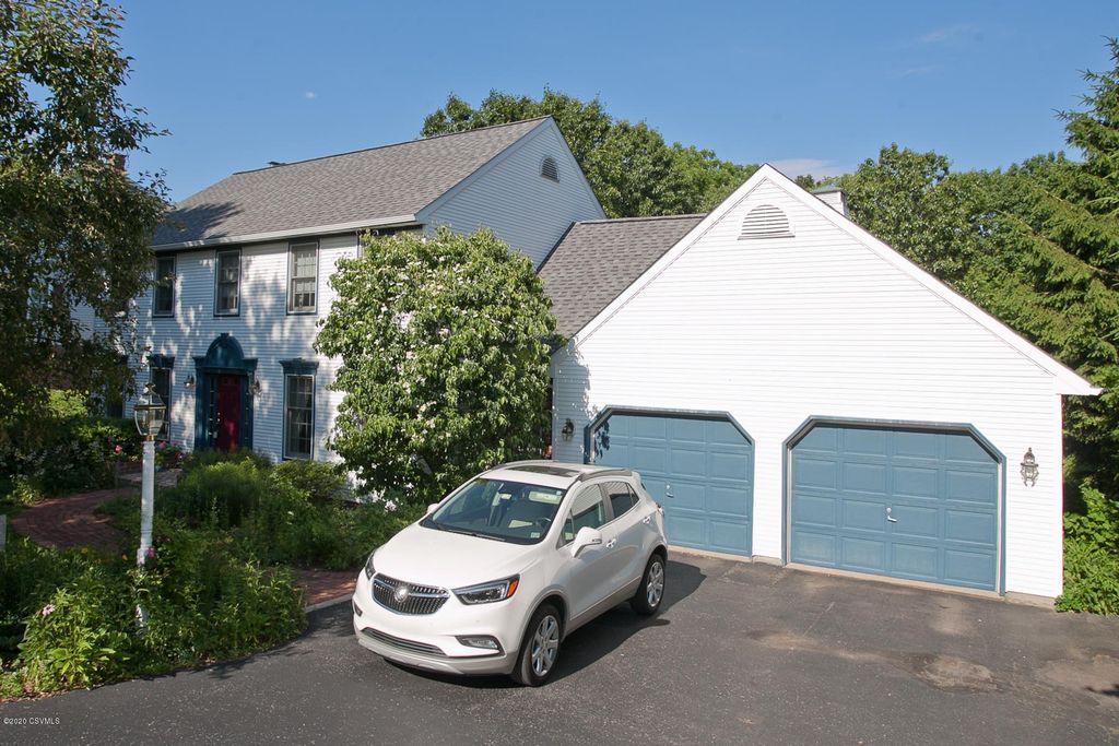 11 Colonial Dr, Selinsgrove, PA 17870