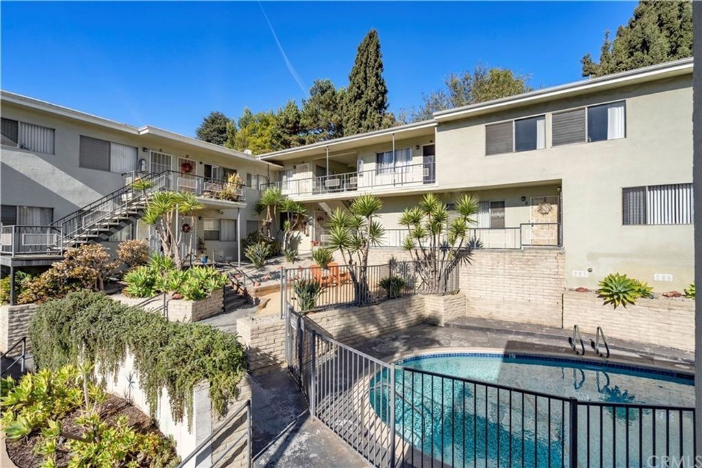 4215 Don Tomaso Dr, Los Angeles, CA 90008