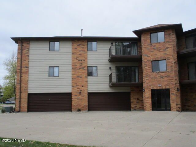 1925 2nd Ave SE #305, Watertown, SD 57201