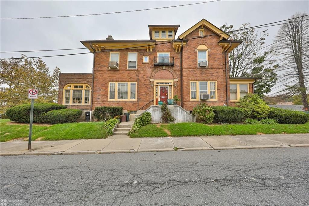 1827 Hamilton St, Allentown, PA 18104
