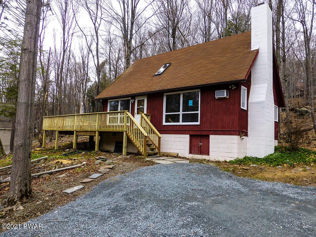101 Cold Spring Ln, Greentown, PA 18426