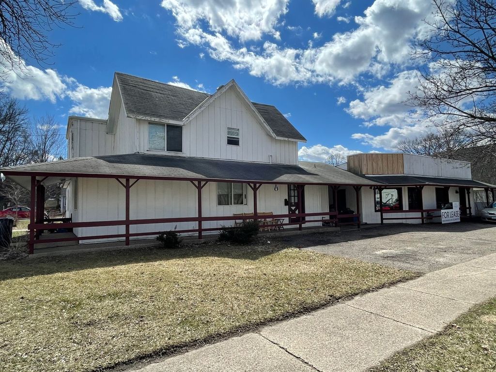 1000 Division St S, Northfield, MN 55057