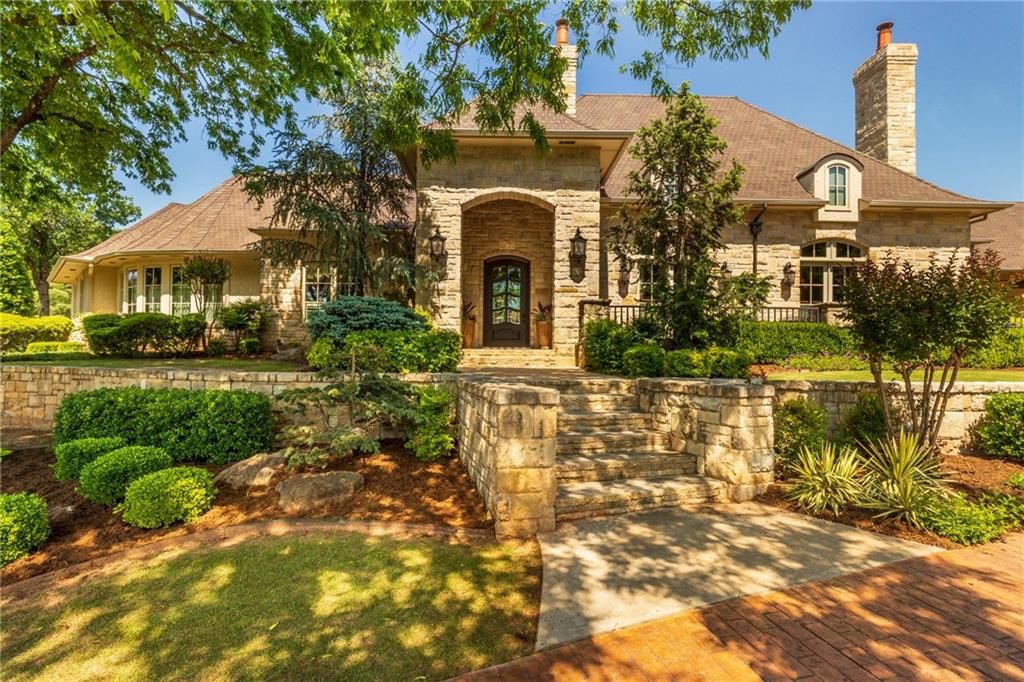 2204 Catalina Dr, Edmond, OK 73013