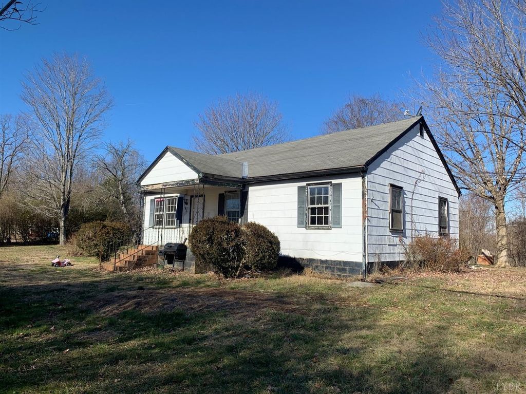892 S Coolwell Rd, Madison Heights, VA 24572