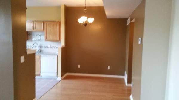 806 Summerfield Dr, Westland, MI 48185