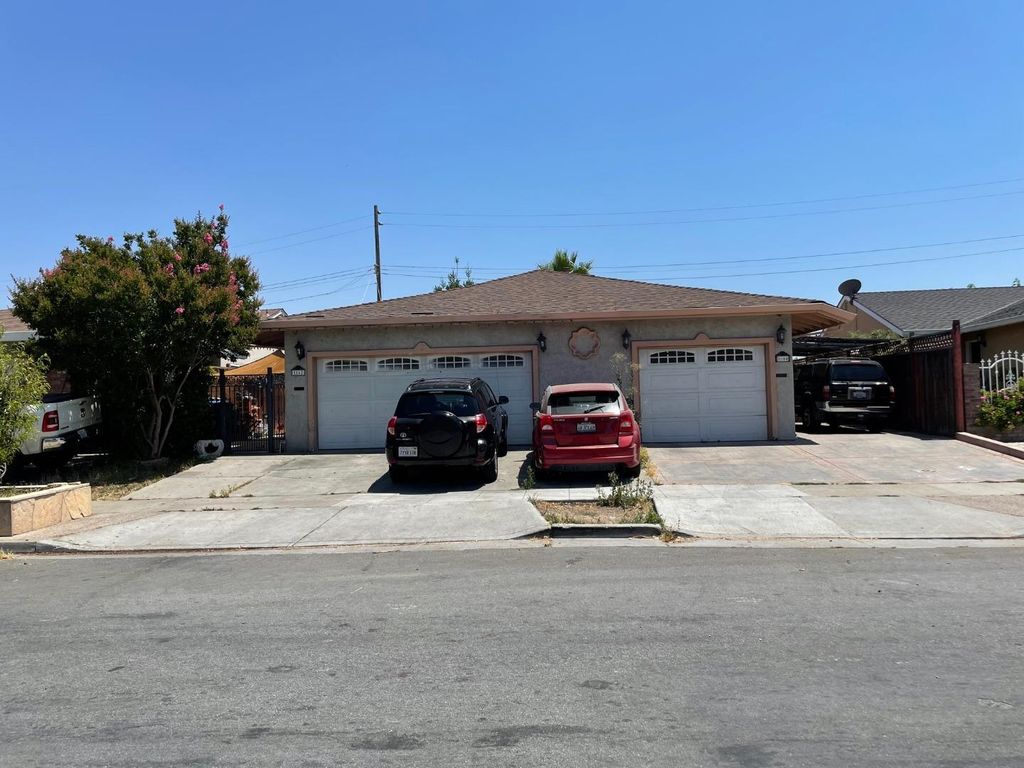 5162 Snow Dr, San Jose, CA 95111