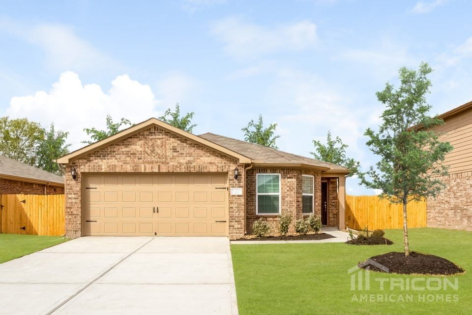 664 Totem Trail Dr, La Marque, TX 77568