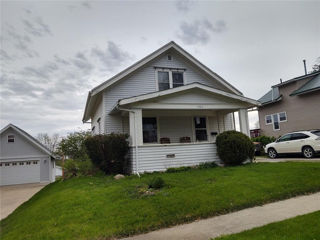 1905 10th Ave, Belle Plaine, IA 2 Bed SingleFamily Home 12 Photos