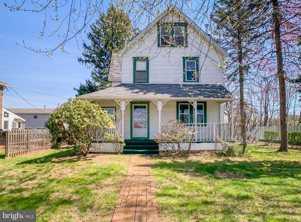 624 Woodbourne Rd, Langhorne, PA 19047