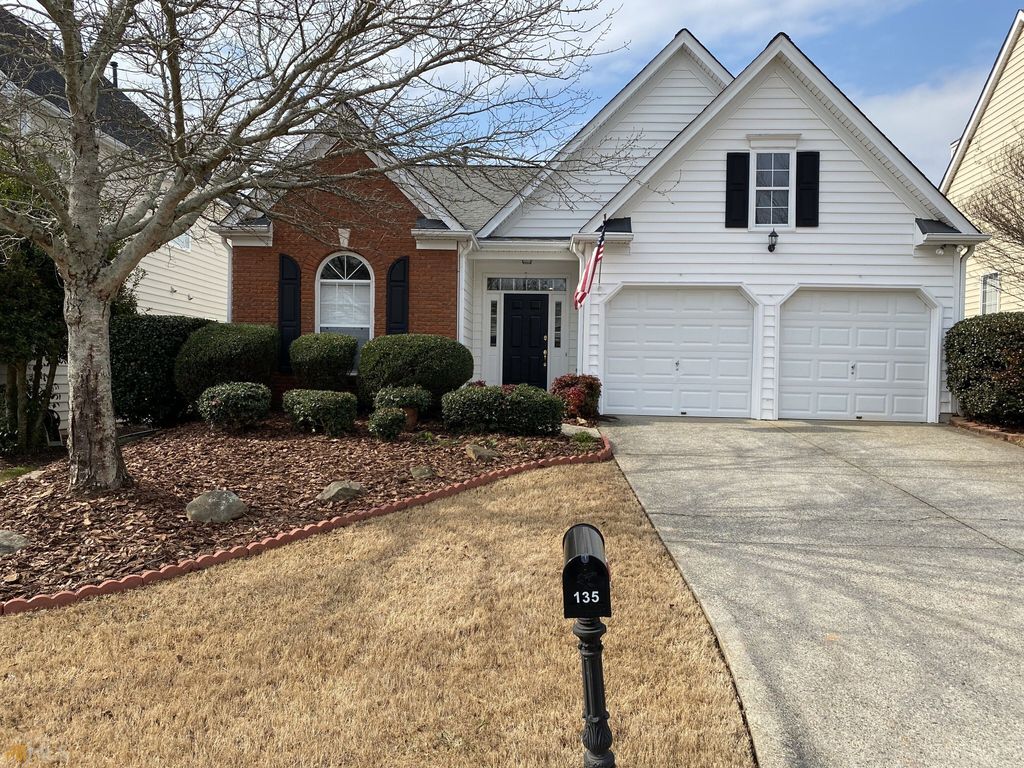 135 Avenue Ct, Milton, GA 30004