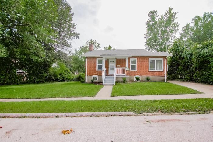 9706 Holtwood Rd, Saint Louis, MO 63114