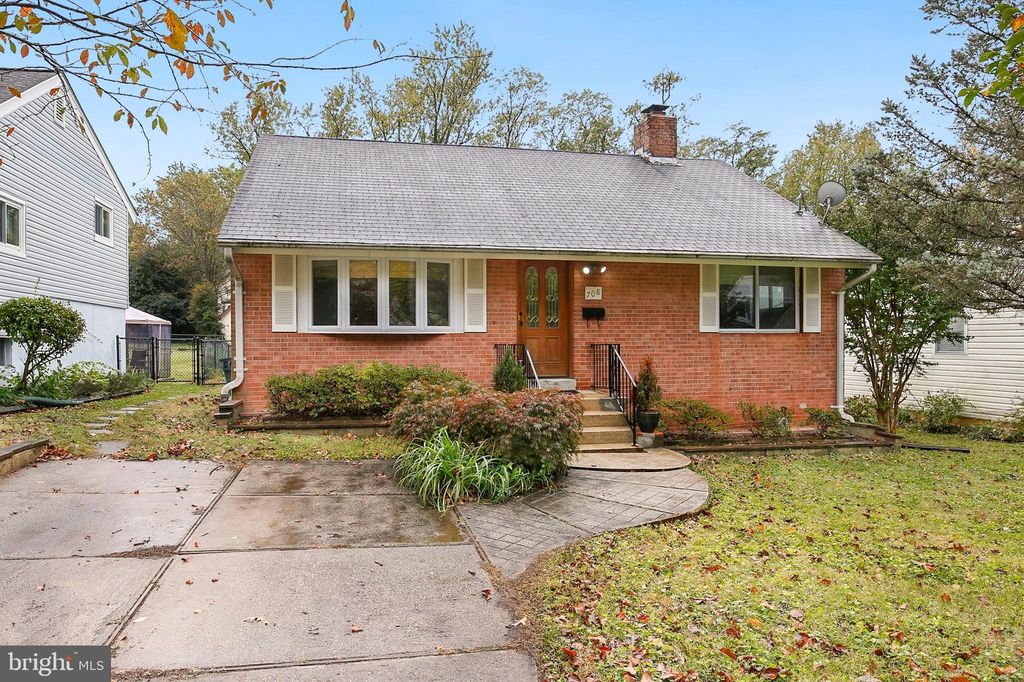 708 Anderson Ave, Rockville, MD 20850