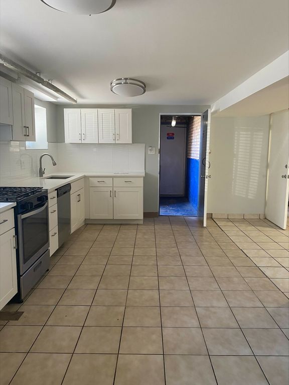 7222 N Bell Ave #GS, Chicago, IL 60645