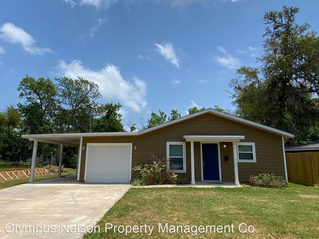 140 Huisache St, Lake Jackson, TX 77566