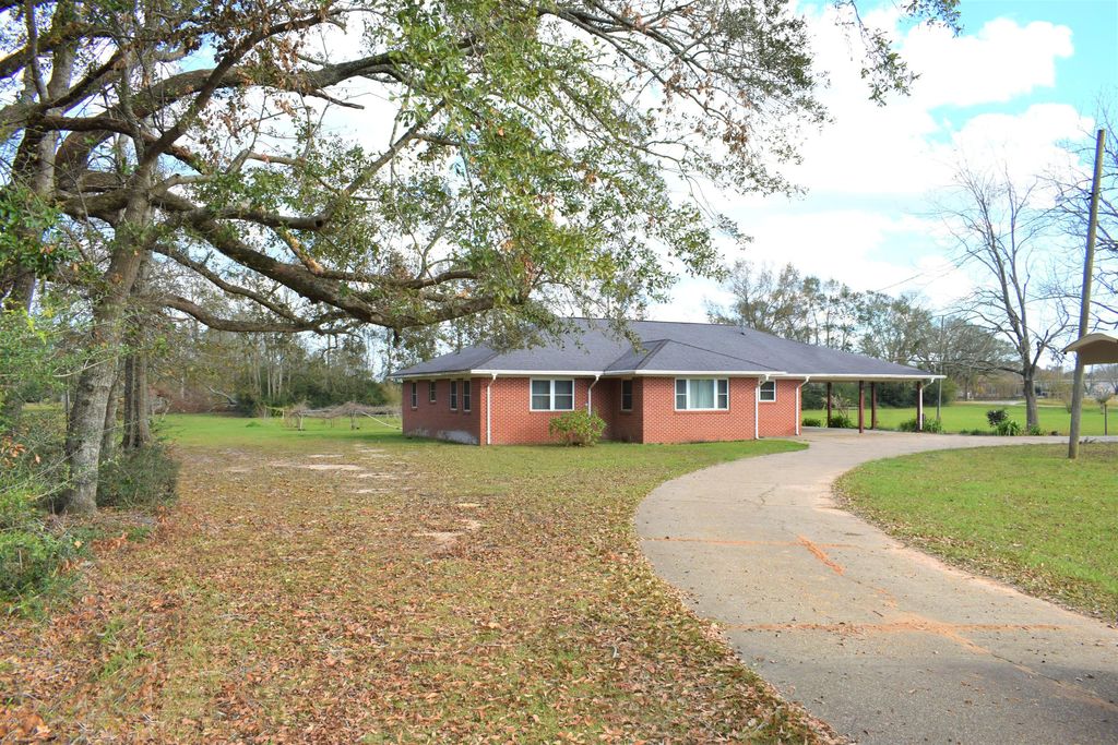 290 Weeks Rd, Lucedale, MS 39452