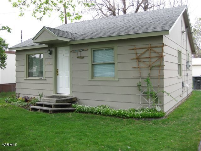 1718 S  9th Ave, Yakima, WA 98902