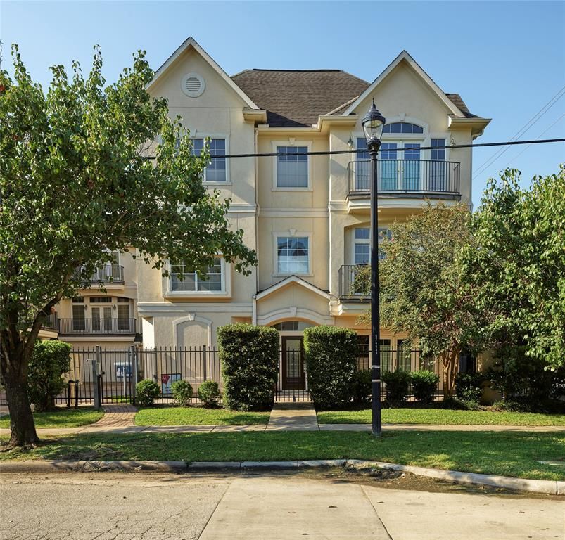 402 Hadley St, Houston, TX 77002 3 Bed, 4 Bath MultiFamily Home