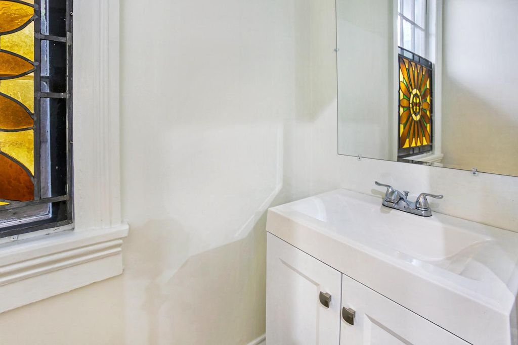 936 Esplanade Ave #102, New Orleans, LA 70116
