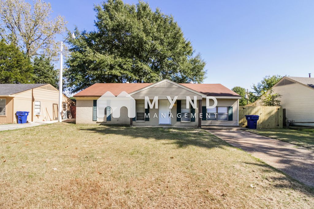 6350 Greenbriar Dr, Horn Lake, MS 38637