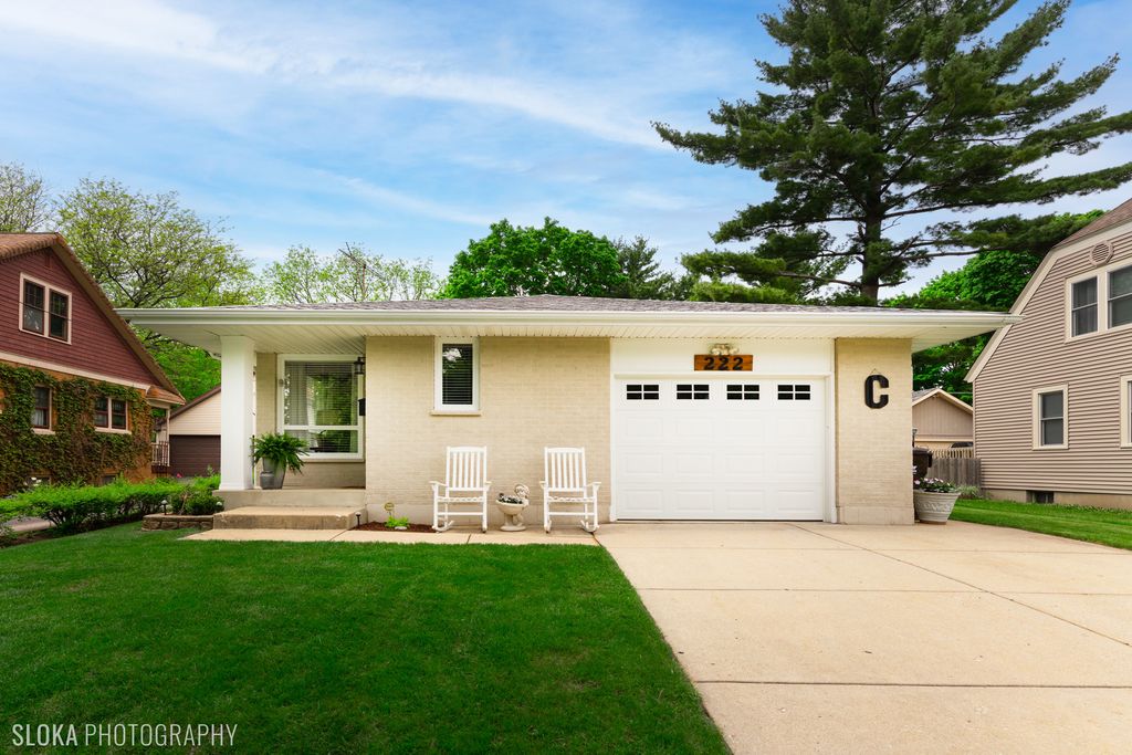 222 College St, Crystal Lake, IL 60014