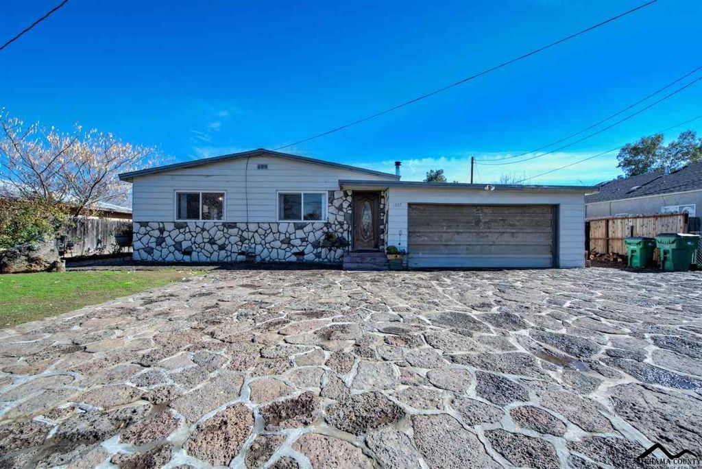 1657 6th Ave, Corning, CA 96021