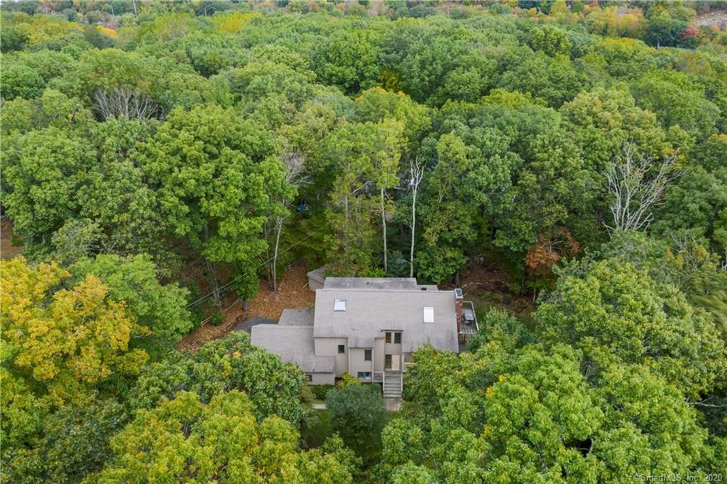 229 Peddlers Rd, Guilford, CT 06437