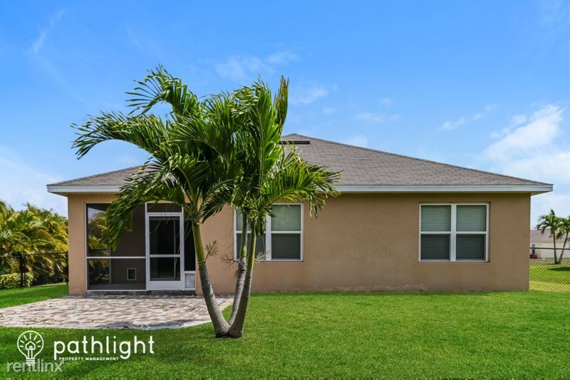 3014 SW 2nd Ave, Cape Coral, FL 33914