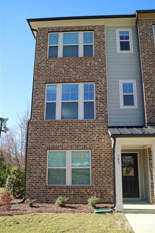 303 Rosapenna Ln, Cary, NC 27519
