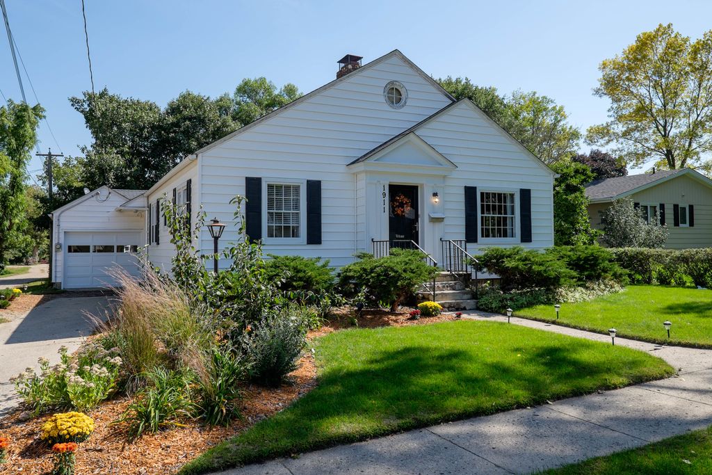 1911 Gary Ave, Spirit Lake, IA 51360 Trulia