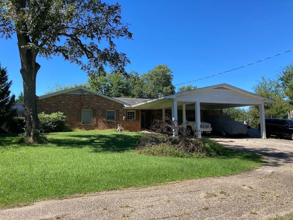 2195 E Old Hayneville Rd, Montgomery, AL 36105