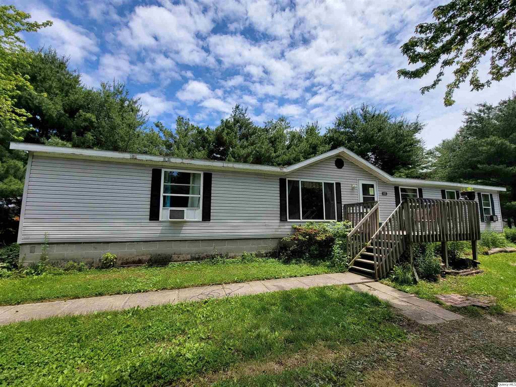 485 S Iowa St, Nauvoo, IL 62354
