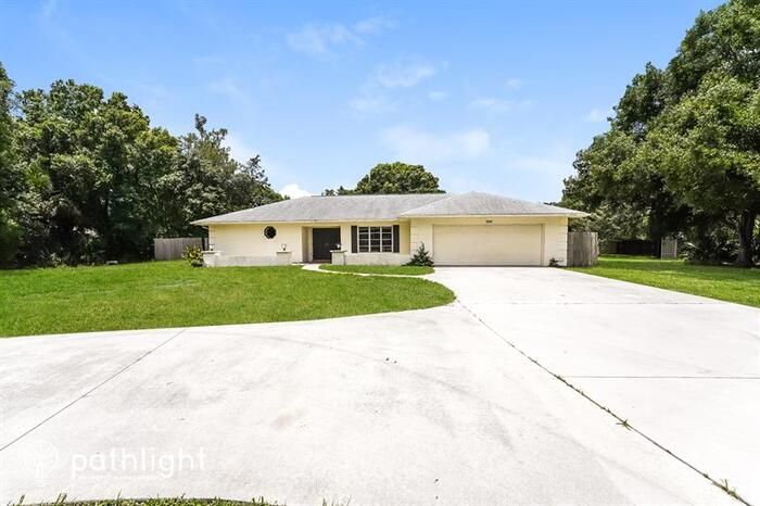 1323 Guardian Dr, Venice, FL 34292