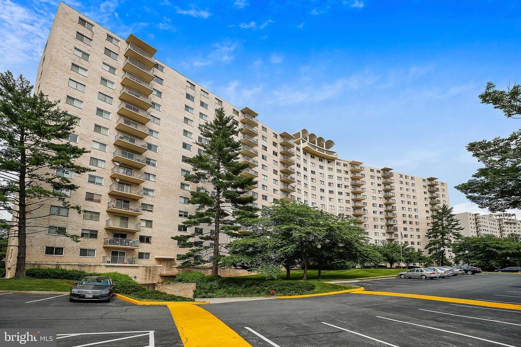 1121 University Blvd W #907, Silver Spring, MD 20902