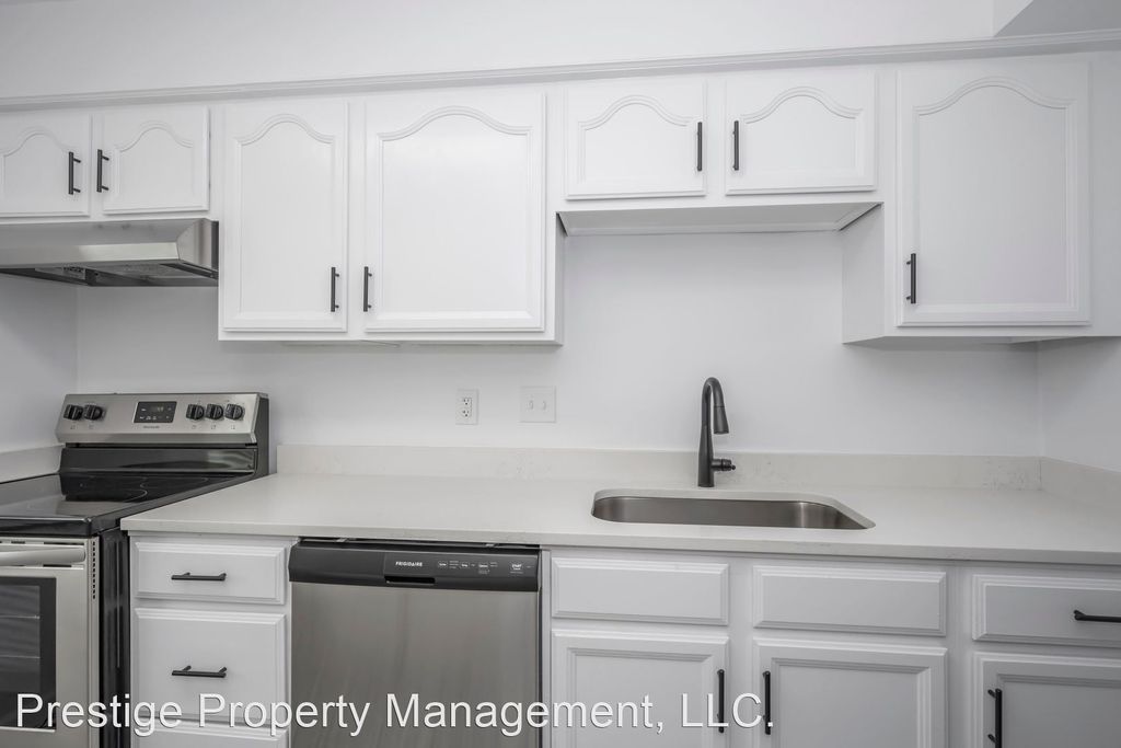 6953 Murray Ave #1, Cincinnati, OH 45227