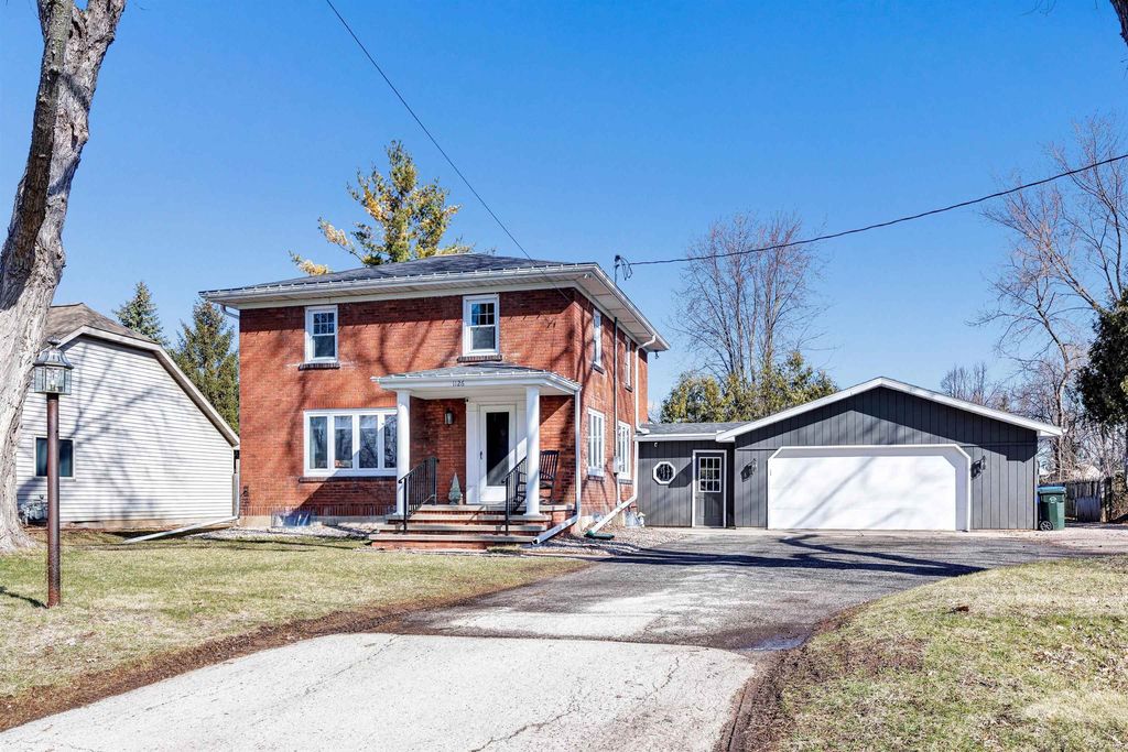 1126 Grant St, De Pere, WI 54115