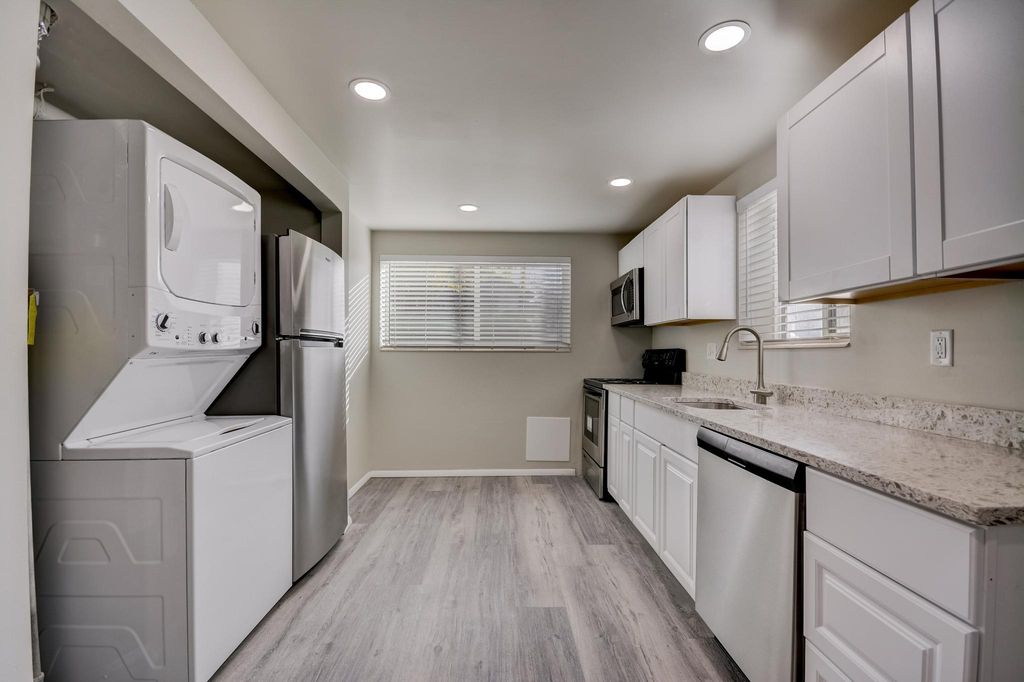 554 S Douglas St, Salt Lake City, UT 84102