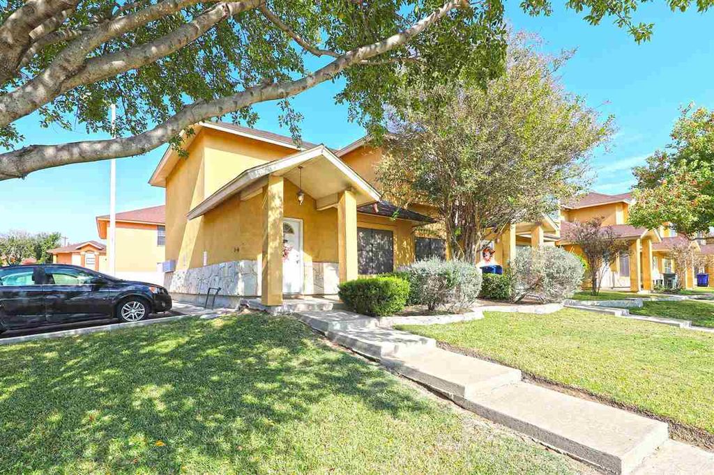 1602 Jacaman Rd #8, Laredo, TX 78041